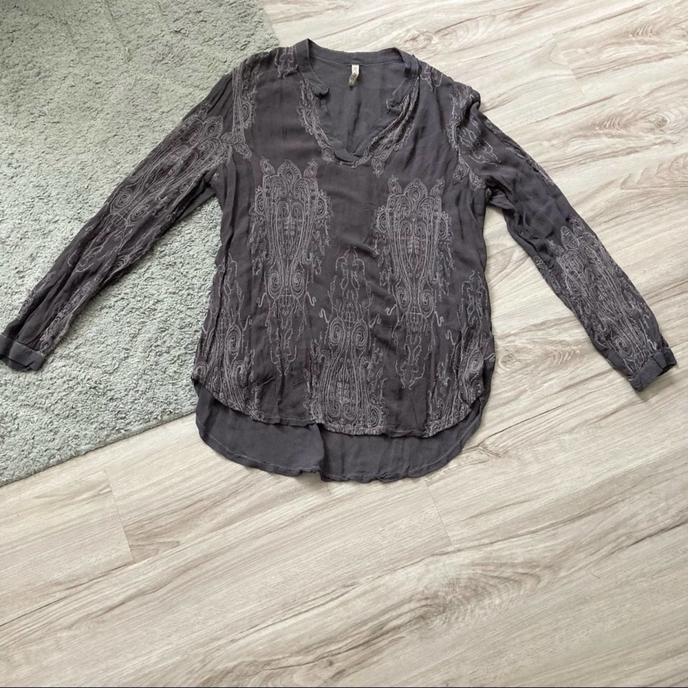 XCVI EMBROIDERED LONG SLEEVE VNECK BLOUSE GRAY Sz L